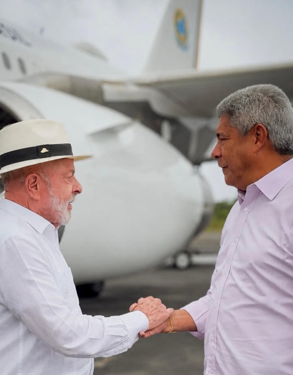 Lula desembarca em Salvador para agenda no interior e reabertura do TCA