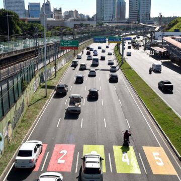 Velocidade na Avenida Paralela será monitorada em estudo da Transalvador; entenda
