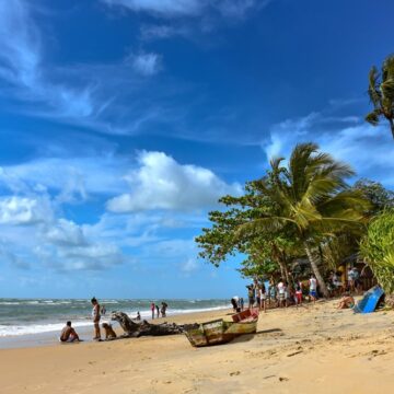Porto Seguro deve movimentar 340 mil turistas em julho impulsionado por férias e visita das baleias-jubarte