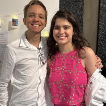Filha de Tadeu Schmidt anuncia noivado e comemora nova etapa da vida: “Surpreendente e inesperada”