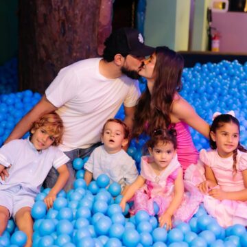Biah Rodrigues e Sorocaba celebram aniversário dos filhos gêmeos com festa de última hora; veja