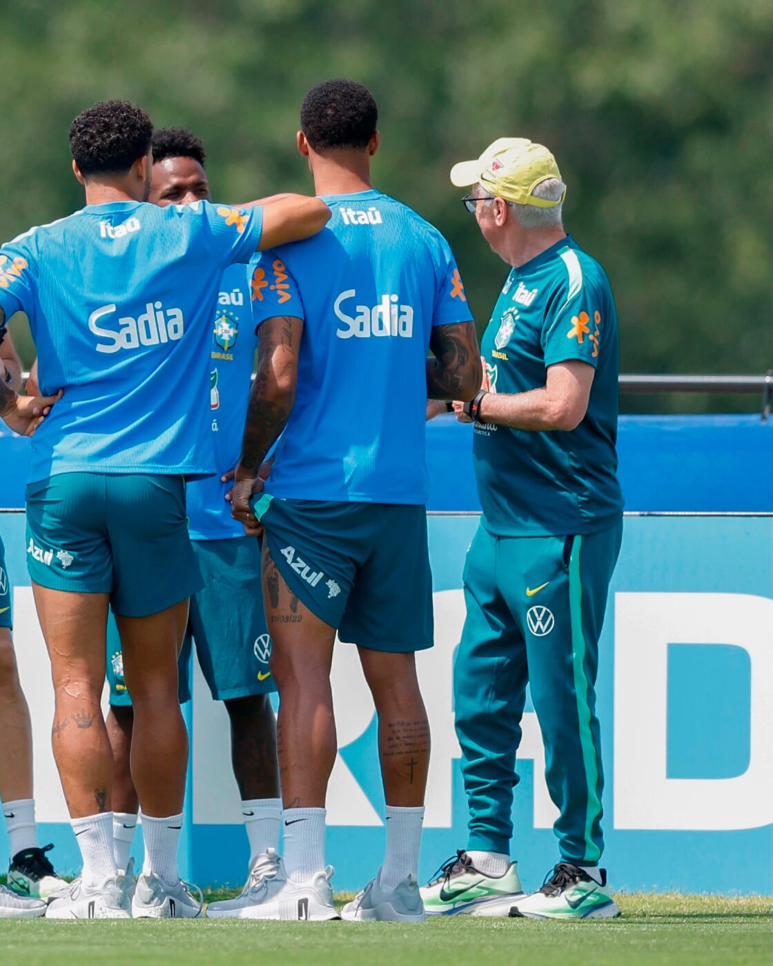 Brasil retoma preparação para enfrentar Noruega nas oitavas da Copa do Mundo; Paquetá está fora e Raphinha evolui
