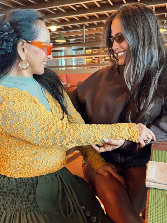 Carol Peixinho celebra aniversário da mãe com homenagem especial e web destaca semelhança entre as duas; veja