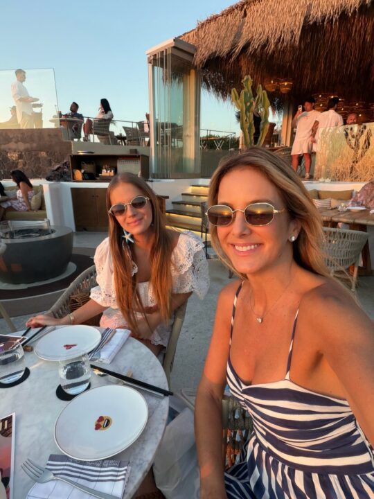 Ticiane Pinheiro e Rafa Justus renovam o bronze em resort de luxo na Grécia; veja