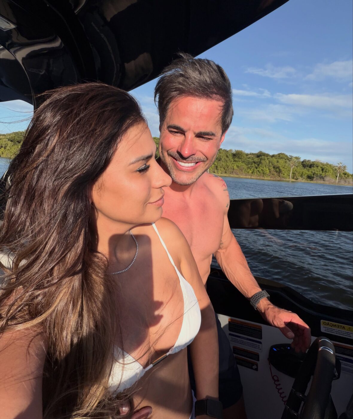 Simone Mendes surge em clima de romance com Kaká Diniz e ganha declaração do marido: “Melhor fase”
