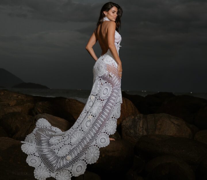 Isabella Arantes compartilha ensaio na praia antes de subir ao altar com Gabriel Medina; veja fotos