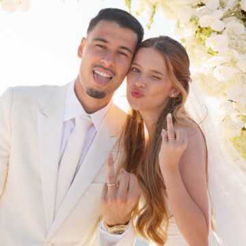 Gabriel Martinelli e Isabella Rousso abrem álbum de casamento luxuoso na Grécia; veja