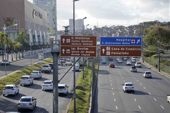 Salvador e RMS terão 200 novas placas de sinalização para orientar turistas; veja o que muda