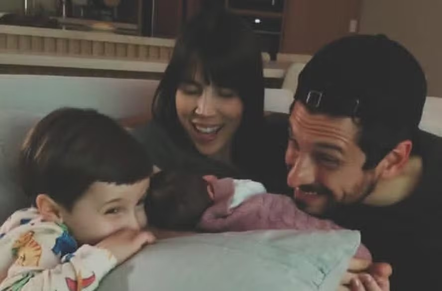 Pérola Faria encanta ao mostrar encontro do filho mais velho com caçula: ‘Emocionada’