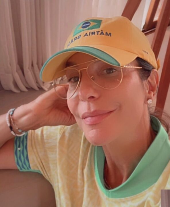 Boné usado por Ivete Sangalo carrega homenagem às mães e ressignifica símbolos do Brasil