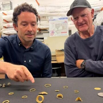 Mergulhador acha navio cheio de joias e ouro naufragado há 350 anos; veja detalhes