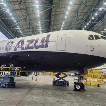 Avião da seleção brasileira volta ao Brasil com apenas dois jogadores