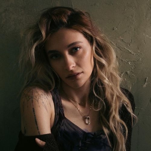 Paris Jackson, filha de Michael Jackson, anuncia segundo álbum de estúdio