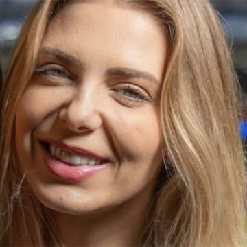 Sheila Mello posa com a filha durante viagem e semelhança entre as duas impressiona; veja foto