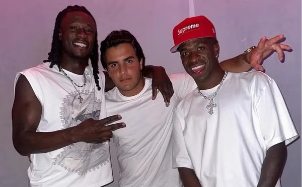 Marcelo Sangalo homenageia Vini Jr. com foto ao lado do jogador no aniversário de 26 anos