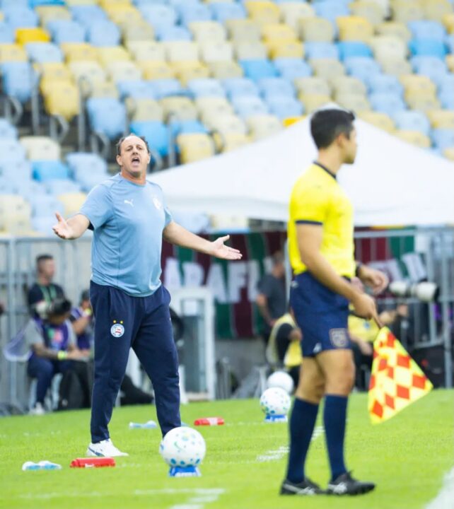 Rogério Ceni critica arbitragem após derrota do Bahia para o Fluminense: ‘A gente vem aqui para ser otário’