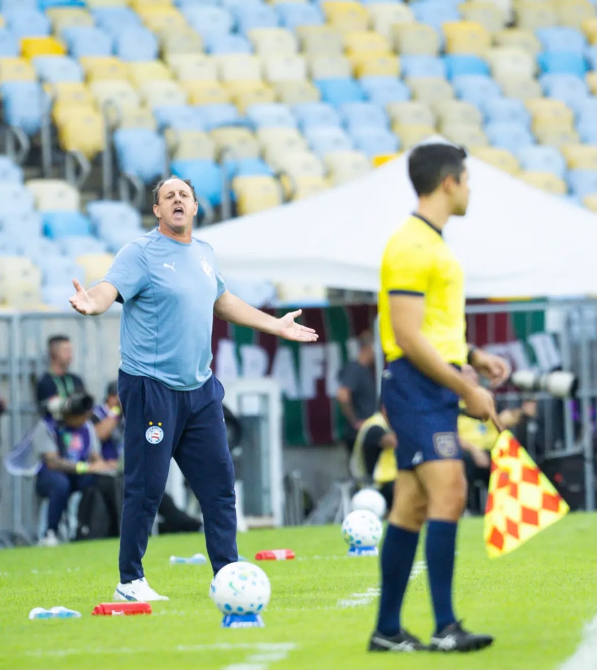 Rogério Ceni critica arbitragem após derrota do Bahia para o Fluminense: ‘A gente vem aqui para ser otário’