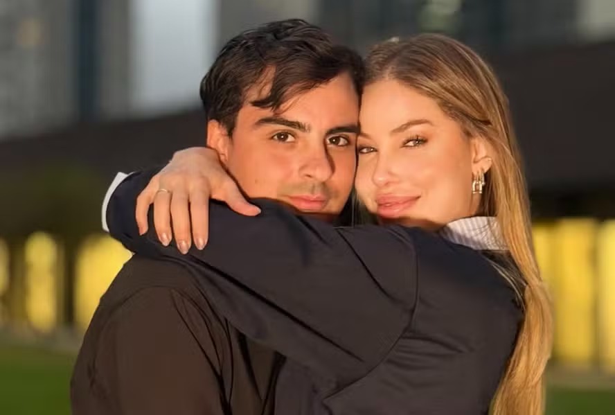 Saory Cardoso afirma ser atacada por ser noiva de Dudu Camargo: ‘Como se não pudesse gostar dele’