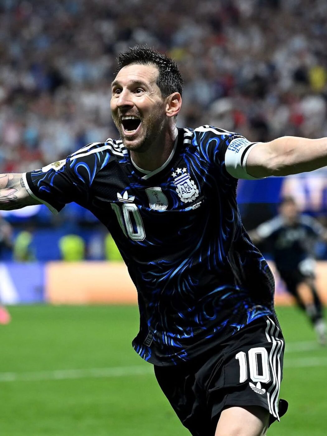 Argentina vira nos acréscimos, elimina a Inglaterra e vai à final da Copa do Mundo 2026
