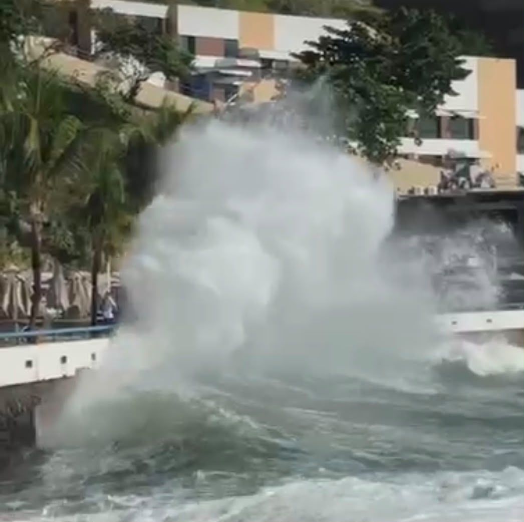 Fortes ondas de até 2,5 metros atingem o Yacht Clube da Bahia, em Salvador; veja vídeo