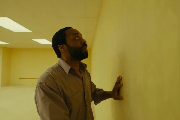 Sucesso de bilheteria, ‘Backrooms: Um Não-Lugar’ chega ao streaming; veja onde assistir