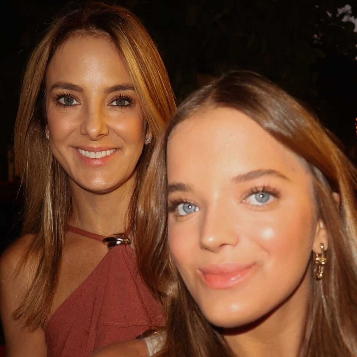 Rafa Justus celebra 17 anos ao lado de Ticiane Pinheiro e semelhança entre mãe e filha rouba a cena: ‘Gêmeas’