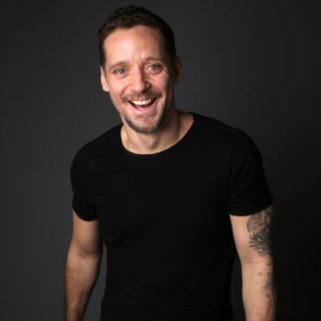 Sucesso na TV e nas redes, Thiago Chagas apresenta comédia ‘Extraviado’ em Salvador