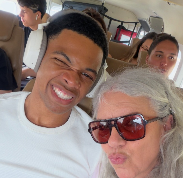 Astrid Fontenelle viaja para Morro de São Paulo para celebrar os 18 anos do filho Gabriel