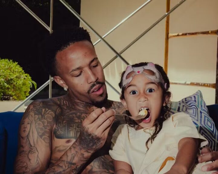 Eder Militão se declara à Cecília, sua filha com Karoline Lima: ‘A vida é bonita ao seu lado’