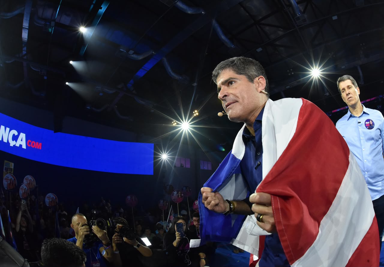 ACM Neto se emociona após ter candidatura ao governo oficializada