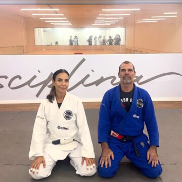 Ivete Sangalo compartilha fotos de treino de jiu-jitsu e fãs elogiam: ‘Mainha é barril’