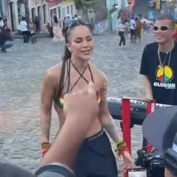 Vestida de Olodum, Michele Andrade grava clipe em Salvador; veja vídeo