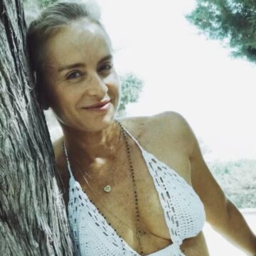 Angélica posa em Ibiza, e Luciano Huck mostra bastidores das férias com amigos