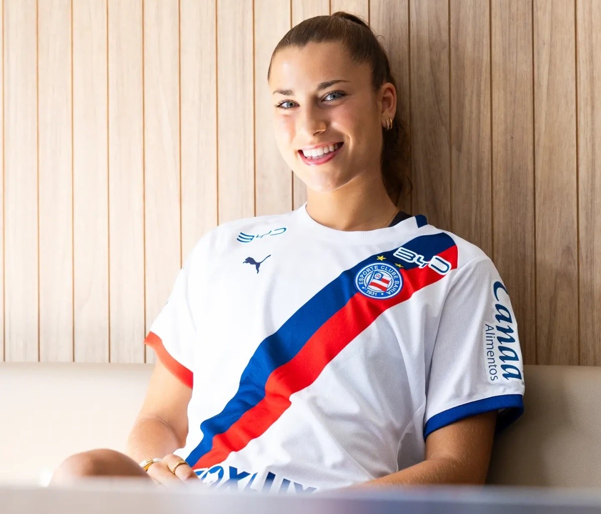 Bahia contrata atacante da Seleção que fez 25 gols na temporada europeia