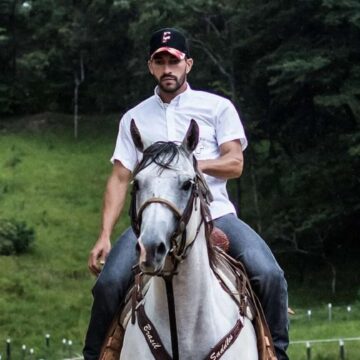 Aos 33 anos, jogador brasileiro ex-Real Madrid mantém fazenda de luxo com cavalos que de R$ 1 milhão