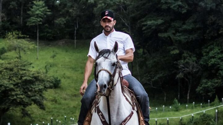 Aos 33 anos, jogador brasileiro ex-Real Madrid mantém fazenda de luxo com cavalos que de R$ 1 milhão