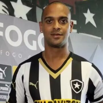 Tássio Maia dos Santos, ex-jogador do Botafogo, é uma das vítimas fatais de queda de muro no Rio