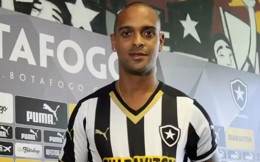 Tássio Maia dos Santos, ex-jogador do Botafogo, é uma das vítimas fatais de queda de muro no Rio