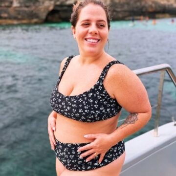 Tati Machado exibe barriga de grávida durante férias na Espanha: “Eu e neném curtindo”