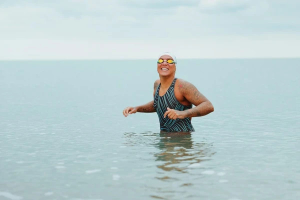 Campeã olímpica, baiana Ana Marcela Cunha inicia histórica travessia do Canal da Mancha