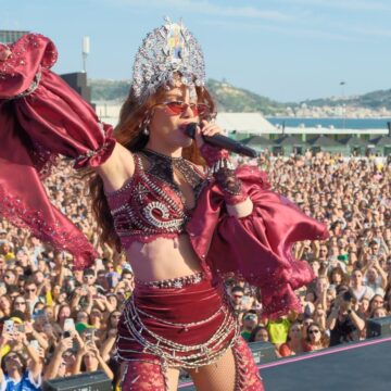 Anitta estreia Ensaios em Portugal e leva multidão ao delírio em Lisboa