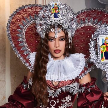 Anitta surge como imperatriz para estreia de turnê na Europa; veja fotos