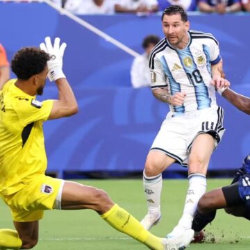 Messi faz golaço, e Argentina abre placar contra Cabo Verde na Copa