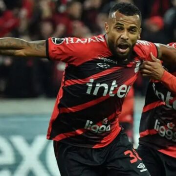 Athletico-PR vira sobre o São Paulo em cinco minutos e assume terceiro lugar