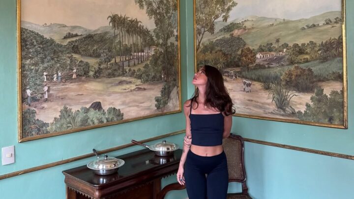 Com 28 anos, atriz da Globo vem de família de artistas e deixou pais preocupados
