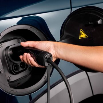 Vendas de carros elétricos e híbridos disparam 155% na Bahia