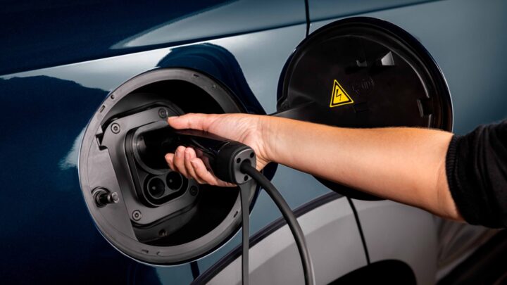 Vendas de carros elétricos e híbridos disparam 155% na Bahia