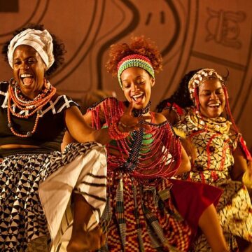 Bando de Teatro Olodum abre vagas para formação de talentos negros em oficina que já revelou Lázaro Ramos e Sulivã Bispo