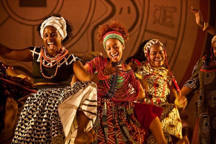 Bando de Teatro Olodum abre vagas para formação de talentos negros em oficina que já revelou Lázaro Ramos e Sulivã Bispo