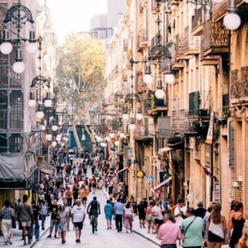 Barcelona fixa limite de turistas e quer receber até 16 milhões de visitantes por ano